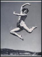 cca 1930-as évek, szép ugrások a szabadban, mozgásművészek produkciója, Szentpál Olga (1895-1968) mo...