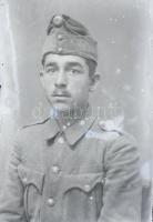 cca 1930 és 1949 között készült felvételek katonákról, különféle helyszíneken, több fotós hagyatékáb...