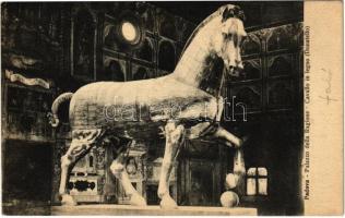 Padova, Palazzo della Ragione, Cavallo in legno (Donatello) / wooden horse
