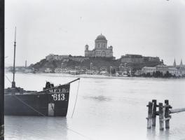 cca 1920 Esztergomi látkép a Duna túlpartjáról, Kerny István (1879-1963) budapesti fotóművész hagyatékából 1 db vintage üveglemez NEGATÍV, 9x12 cm