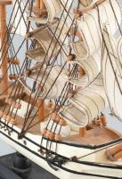 Sarges vitorlás makett. Fa, vászon. 30 cm