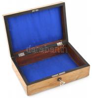 Fa ládika kulccsal. Fa, lakkozott 16x24 cm