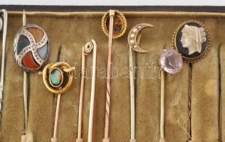 Nyakkendőtű, bross gyűjtemény a XIX. sz-ból: közötte arany, nagyrészt 8K, de 14K is, brill darabokka...