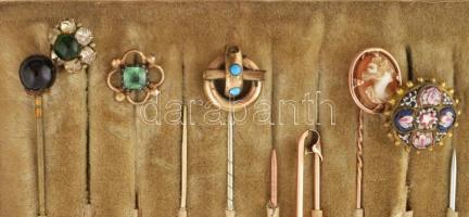 Nyakkendőtű, bross gyűjtemény a XIX. sz-ból: közötte arany, nagyrészt 8K, de 14K is, brill darabokka...