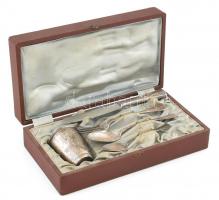 Ezüst (Ag) keresztelőkészlet, jelzett, nettó: 142 g. Dobozban, doboz felújításra szorul