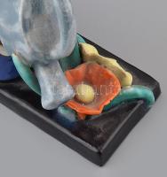 Komlós testvérek Budapest: Locsoló lány. Mázas kerámia jelzett, hibátlan. m: 14 cm