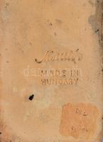 Komlós testvérek Budapest: Locsoló lány. Mázas kerámia jelzett, hibátlan. m: 14 cm