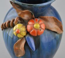 Komlós testvérek Budapest: Váza. Mázas kerámia jelzett, mázhibával, kis lepattanással. m: 31 cm