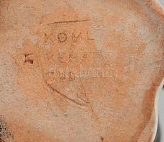 Komlós testvérek Budapest: Néger gitáros. Mázas kerámia jelzett, hibátlan. m: 12 cm