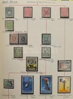 Térkép motívum gyűjtemény albumban, benne sorok és blokkok az egész világból. Főleg postatiszta anya...