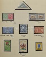 Térkép motívum gyűjtemény albumban, benne sorok és blokkok az egész világból. Főleg postatiszta anya...