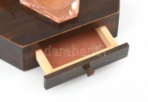 Vadász témájú asztali dohányzó készlet. Fa, faragott fa, üveg betéttel. 20 cm