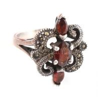 Ezüst(Ag) piros köves gyűrű, jelzett, méret: 57, bruttó: 6,6 g