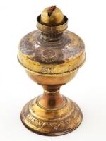 Lámpagyár Budapest jelzésű régi fém petróleumlámpa, cilinder nélkül, kopott, rozsdás, m: 23 cm