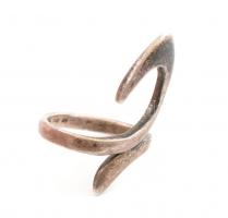 Ezüst(Ag) extravagáns gyűrű, jelzés nélkül, deformációval, méret: 54, nettó: 4,9 g