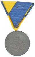 1941. "Délvidéki Emlékérem" Zn emlékérem modern mellszalaggal. Szign.: BERÁN L. T:1- Hunga...