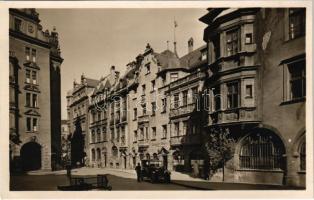 München, Munich; Platzl. Corpshäuser / street view, automobile, inn