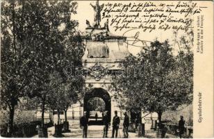 1910 Gyulafehérvár, Alba Iulia; Károly-kapu a várban, K.u.K. katonák. Petri F. V. kiadása / Karlstor in der Festung / castle gate with K.u.K. soldiers (EK)