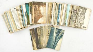 Kb. 313 db RÉGI cseh város képeslap vegyes minőségben fém dobozban / Cca. 313 Czech town-view postca...