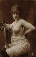 Meztelen erotikus hölgy neglizsében / Vintage erotic nude lady in negligee (non PC)