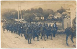 1916 Brassó, Kronstadt, Brasov; Einzug unsere Truppen nach Brassó am 9. Oktober / Csapataink bevonulása Brassóba 1916. október 9-én / WWI Austro-Hungarian military, entry of the K.u.K. troops into Brasov on October 9, 1916. photo (non PC) + "Zensuriert und genehmigt vom AOK-Kriegspressequartier" (fl)