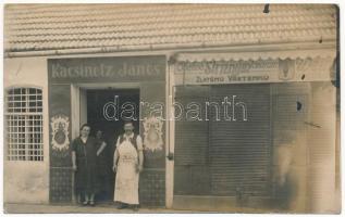 1912 Pozsony, Pressburg, Bratislava; Kacsinetz János és Weinb. üzlete / Obchód Striznym továrom Ku: Zlatémú Vretenkú / shops. photo