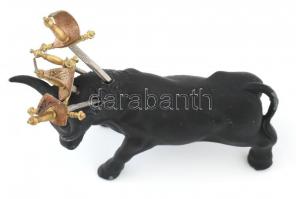 Olajbogyó vagy felvágott evő készlet toledói kard formájú hústűk fekete fém bikában 10x4x5 cm