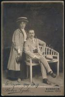 1909 Esztergom, házaspár portréja, keményhátú fotó Bokor Gyula komáromi műterméből, feliratozva, 16,5×10,5 cm