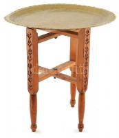 Keleti teázó asztal, kinyitható fa aljjal, réz tálcával a tetején. Minimális horpadásokkal. m: 46 cm, d: 44 cm