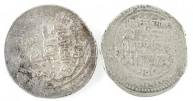 ~750-1000. 2db klf arab Dirham Ag (2,98g/2,46g) T:2-
~750-1000. 2pcs of diff Arab Dirham Ag coins (...