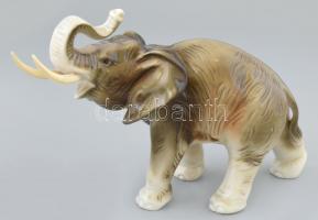Royal Dux elefánt, porcelán, jelzett, etikettel is, hibátlan, 1960 körül, m: 14 cm