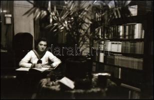 Régi polgári lakásbelsők, bútorok, 6 db fotónegatív, 6×9 cm