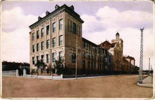 Pécs, M. kir. Erzsébet tudományegyetem központi épülete (kopott sarkak / worn corners)