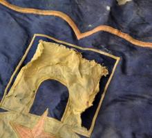 cca 1950 Vác város nagy méretű selyem zászlója. Megviselt állapotban 160x120 cm