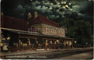 Kiskunfélegyháza, vasútállomás este. Feuer Mihály kiadása