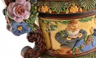 Historizáló díszváza, kerámia, fém talapzattal, kis csorbákkal, jelzés nélkül, m: 40 cm