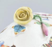 Antik herendi, Viktória mintás bonbonier, kopásokkal, lepattanásokkal, jelzett, 18x9cm