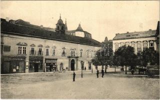 Budapest V. Városház tér, A kegyesrendiek épülete, Világ Panoráma, Mozgó mozi, Barhó Ferenc és Nagy József üzlete, Vas Udvar, Kosár-Gyermek kocsigyár