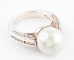 Ezüst (Ag) gyűrű, tekla gyönggyel, fehér kövekkel, jelzett m: 52