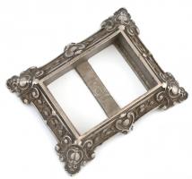 Dekoratív öntött fém tollhegytartó / óratartó (nem képkeret), hátoldalán beütött számmal, 12,5x9,5 c...