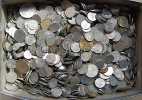 8,10kg vegyes világpénz, régi és új, benne sok jó tartású Alu fillérrel T:vegyes
