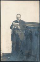 1912 Justh Gyula (1850-1917) politikus által megírt, őt saját magát ábrázoló fotólapon