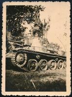 1940 Magyar 38M Toldi I harckocsi, fotó, kis törésnyomokkal, 8x6 cm / Hungarian 38M Toldi I tank, photo