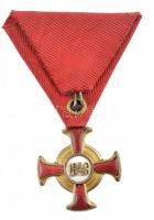 1869-1914. "Arany Érdemkereszt vörös szalagon" aranyozott, zománcozott bronz kitüntetés me...