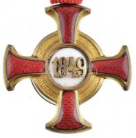 1869-1914. "Arany Érdemkereszt vörös szalagon" aranyozott, zománcozott bronz kitüntetés me...