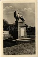 1958 Kadarkút, Hősök szobra. Képzőművészeti Alap