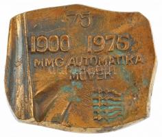 1975. MMG (Mechanikai Mérőműszerek Gyára) Automatika Művek 75 éves egyoldalas, öntött bronz plakett (102x121mm) T:2 patina