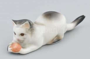 Zsolnay cica labdával. Kézzel festett, jelzett, hibátlan. h: 12 cm