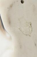 Zsolnay cica labdával. Kézzel festett, jelzett, hibátlan. h: 12 cm