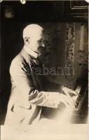 ~1932 Keszthely, Gróf Forgács Béla zongorázik. photo (szakadás / tear)